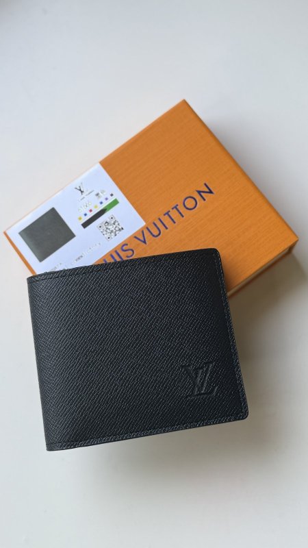 جزدان شبابي -  Louis Vuitton / شامل علبة الشركة